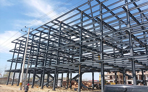 平凉甘肃钢结构厂房屋面选材指南：确保性能与经济性的完美结合